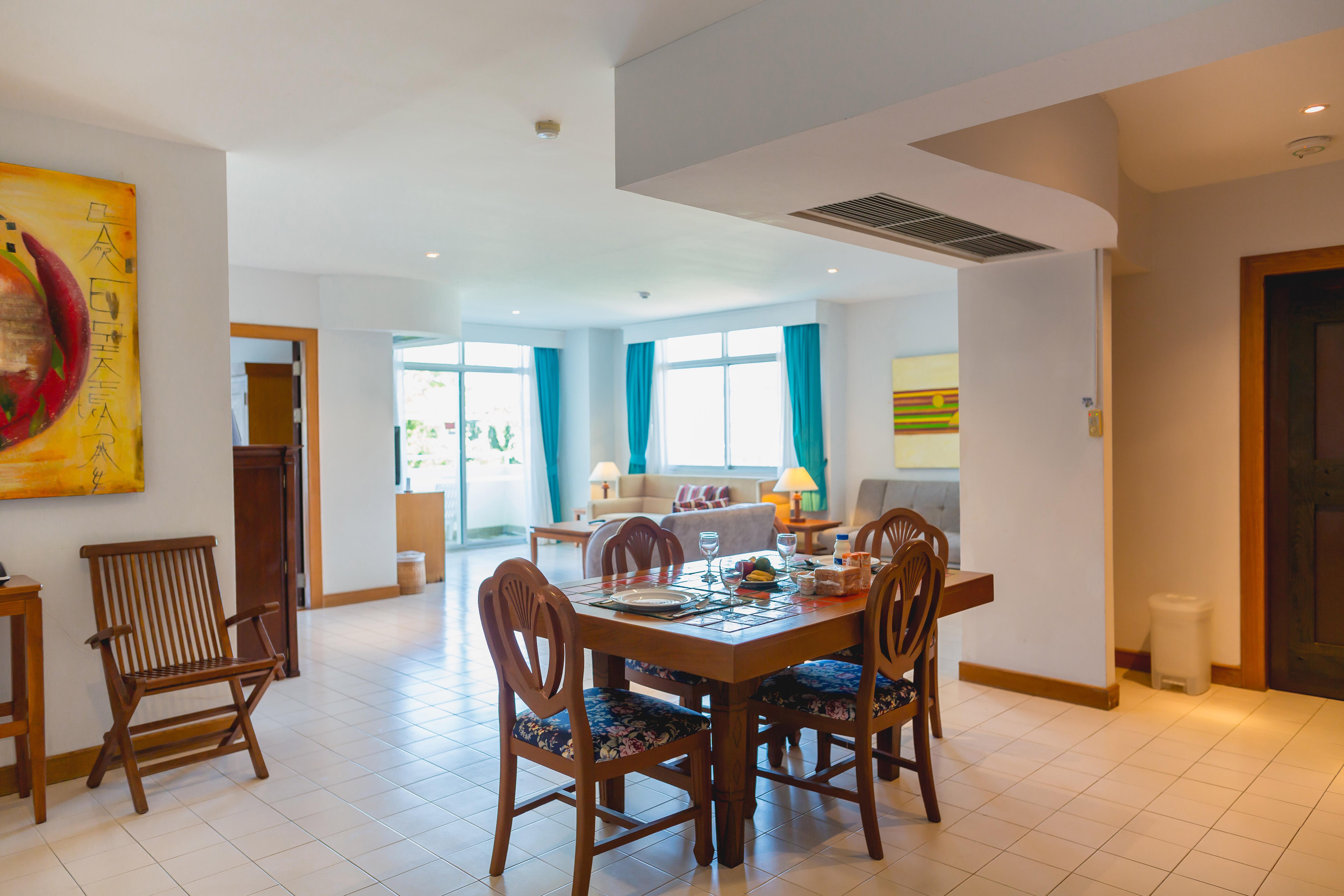 Waterfront Suites Phuket By Centara Karon Εξωτερικό φωτογραφία