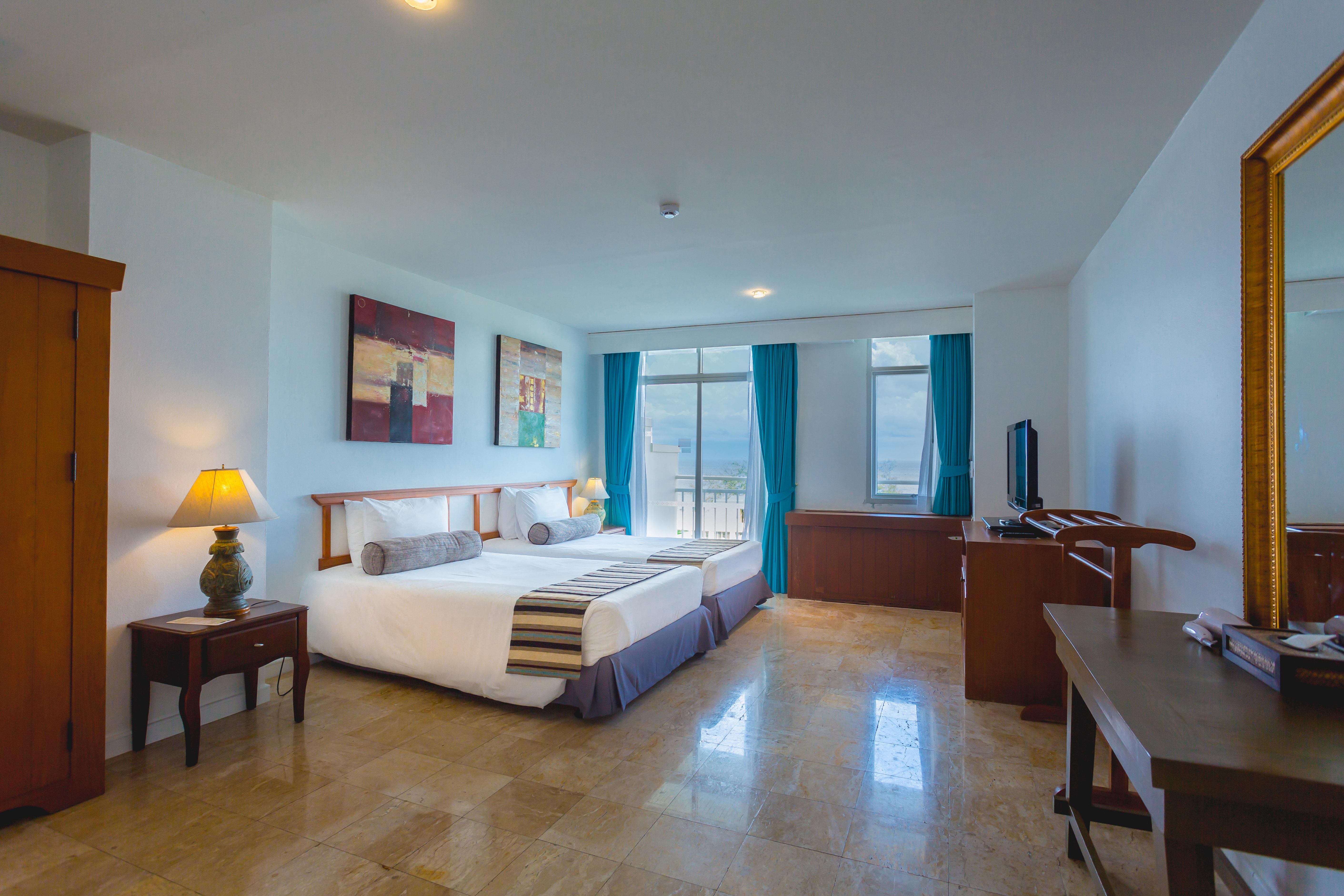 Waterfront Suites Phuket By Centara Karon Εξωτερικό φωτογραφία