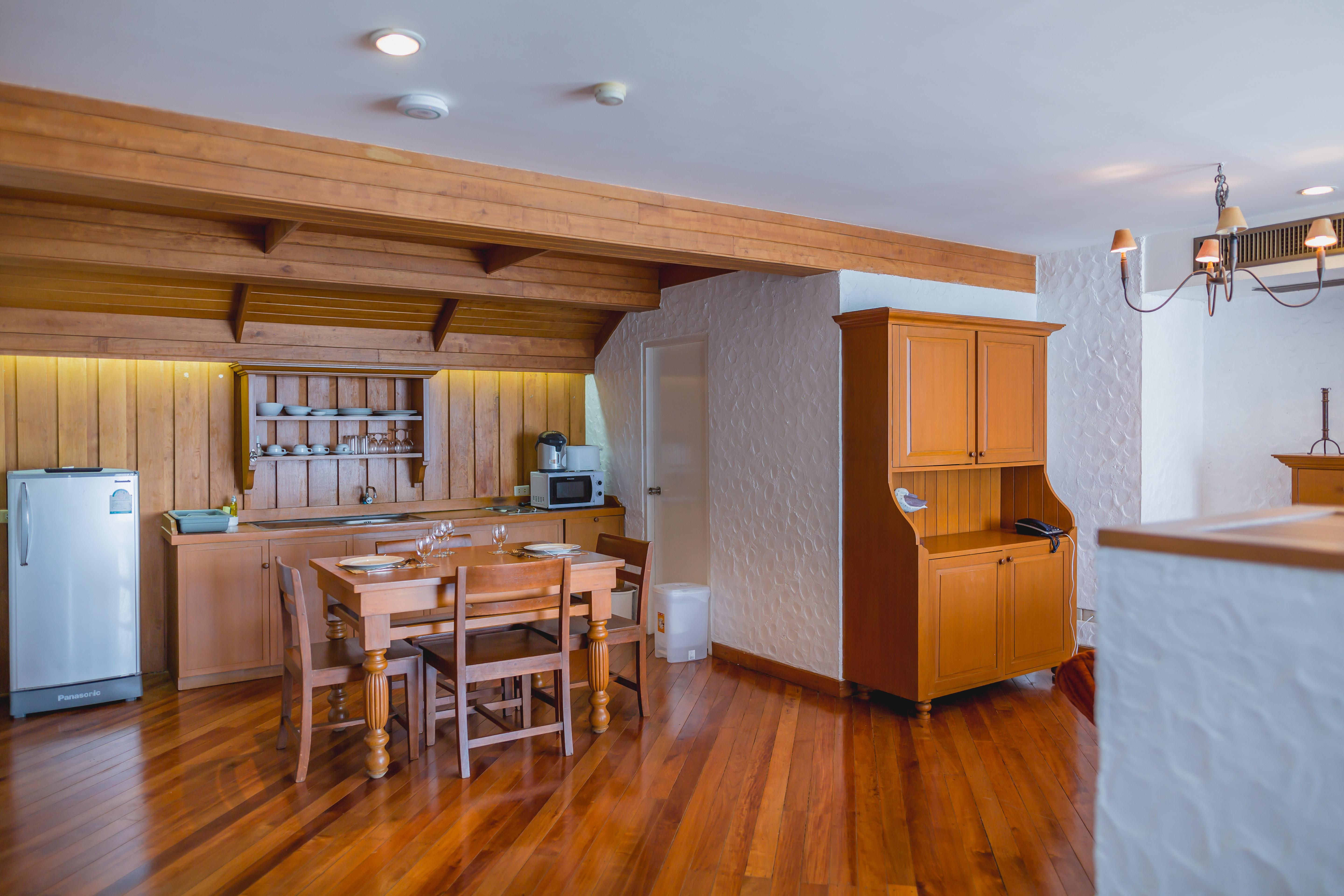 Waterfront Suites Phuket By Centara Karon Εξωτερικό φωτογραφία