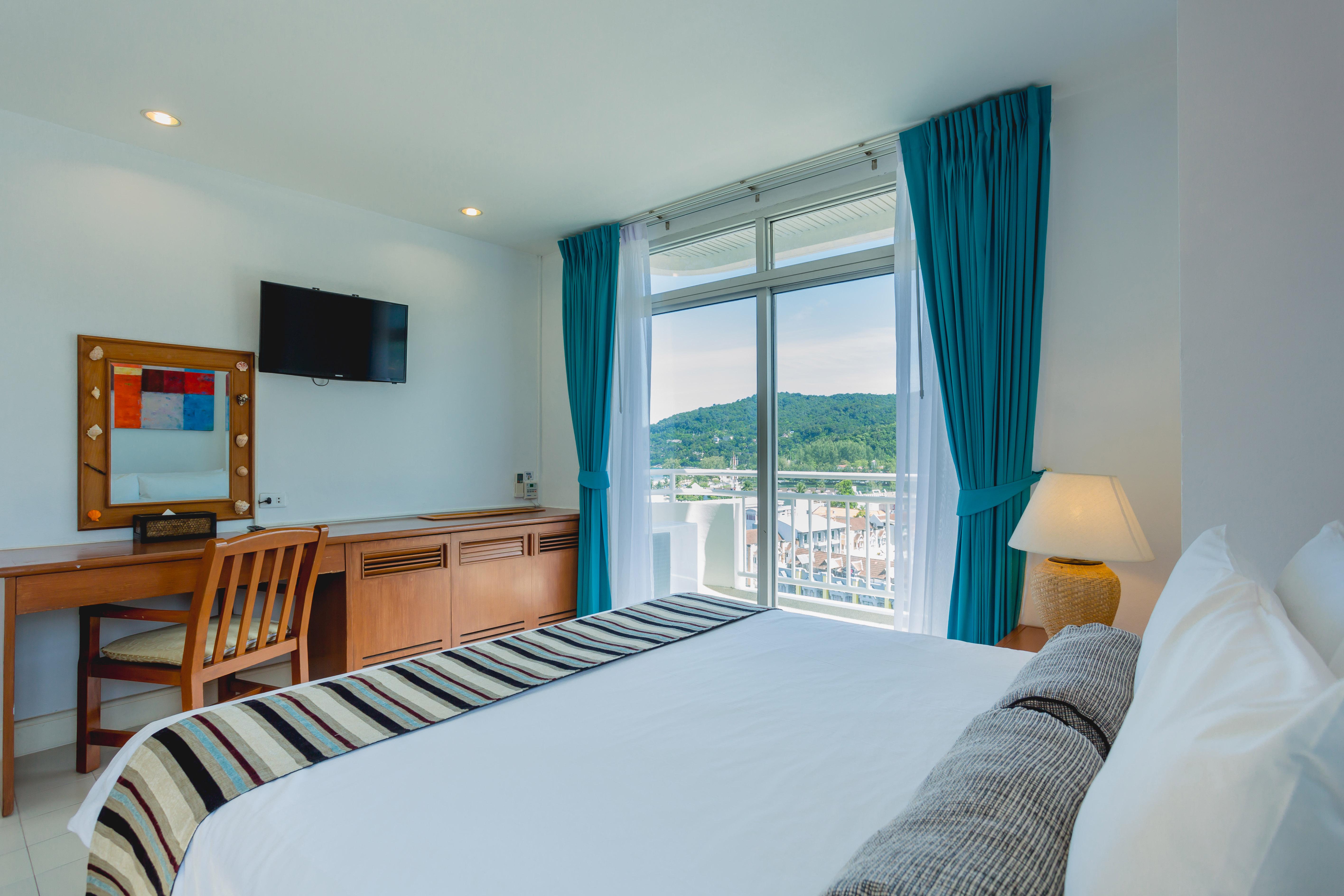 Waterfront Suites Phuket By Centara Karon Εξωτερικό φωτογραφία