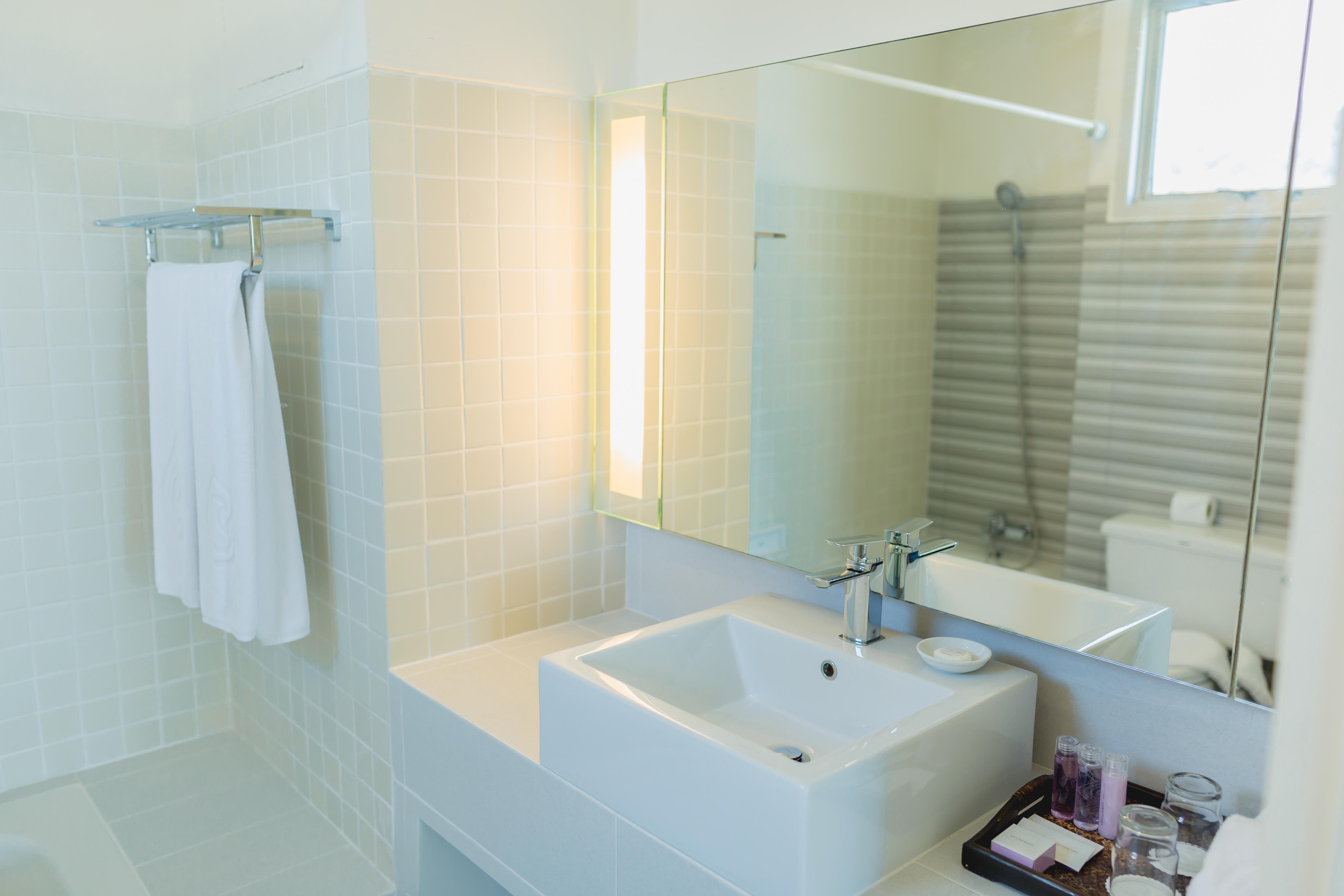 Waterfront Suites Phuket By Centara Karon Εξωτερικό φωτογραφία