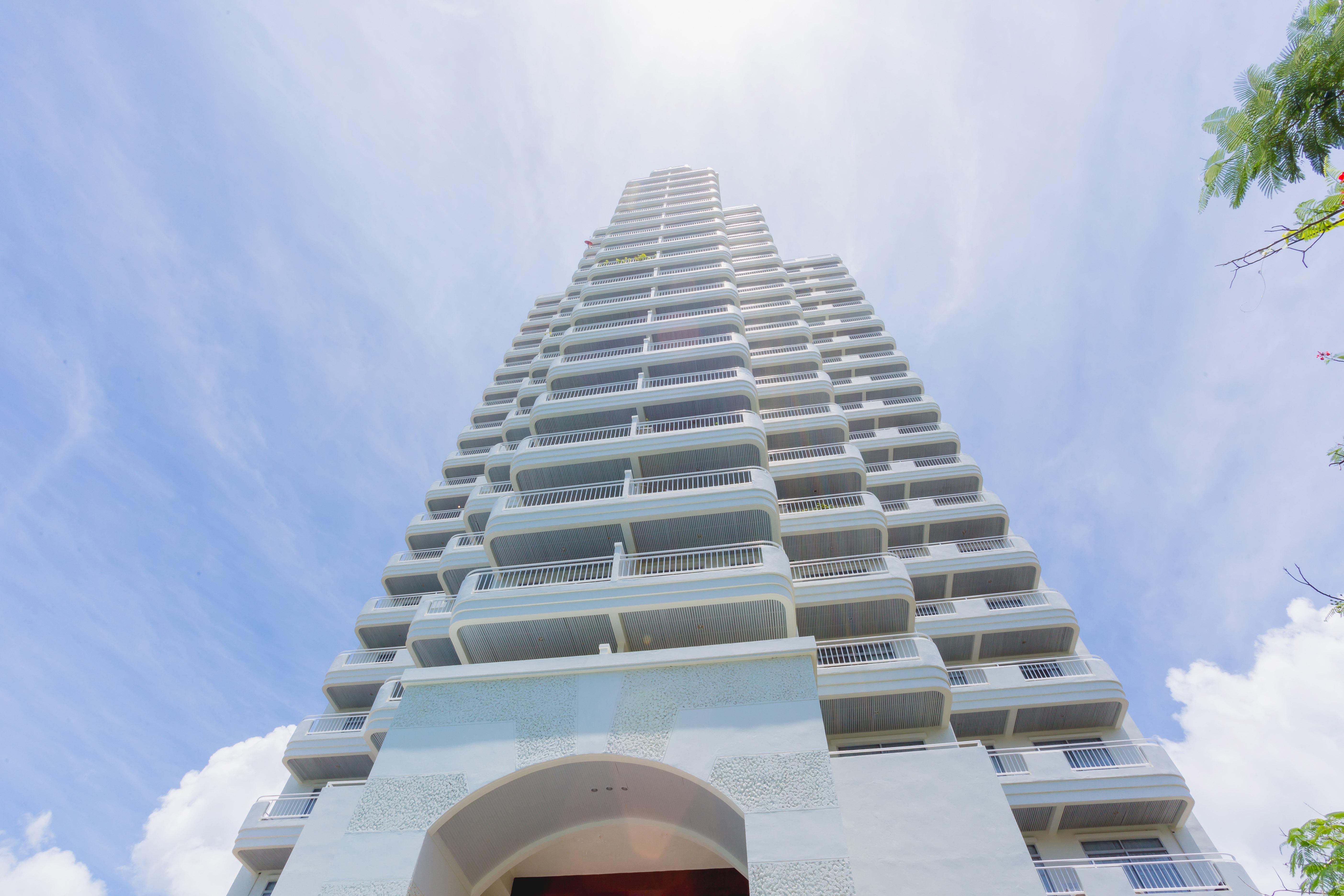 Waterfront Suites Phuket By Centara Karon Εξωτερικό φωτογραφία