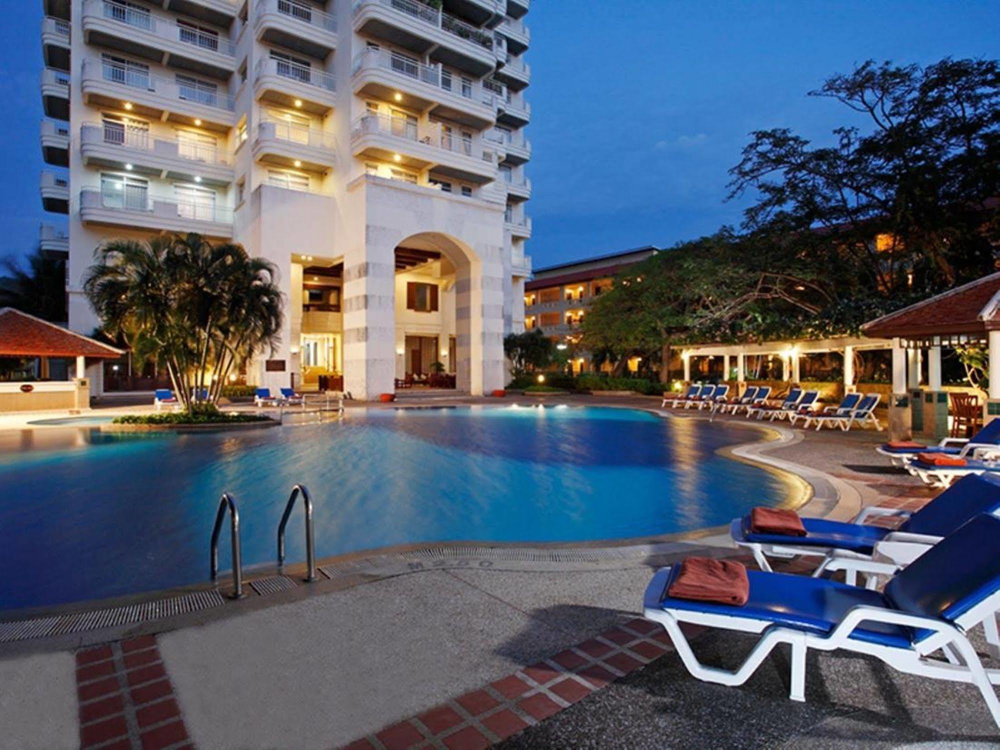 Waterfront Suites Phuket By Centara Karon Εξωτερικό φωτογραφία