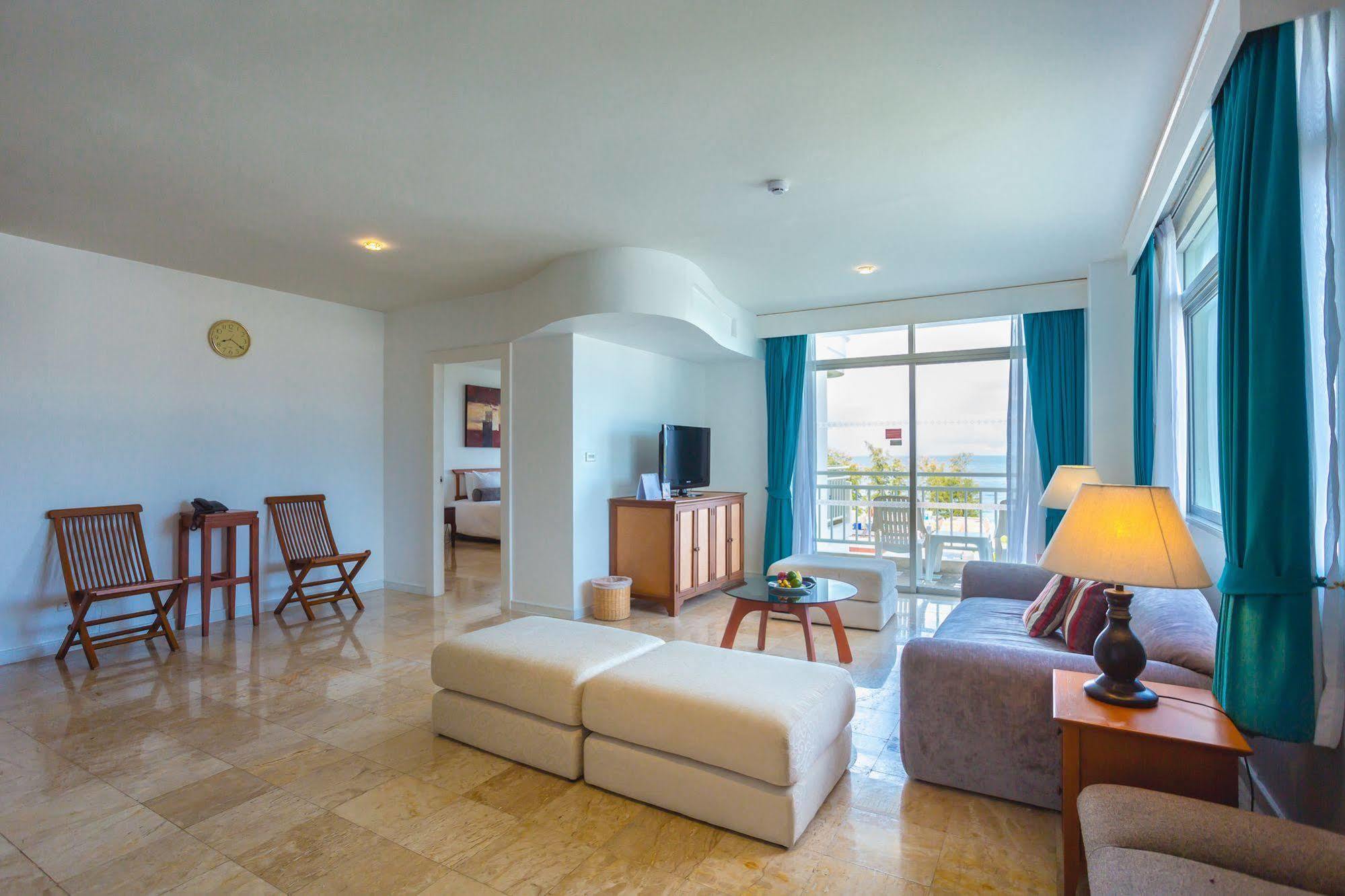 Waterfront Suites Phuket By Centara Karon Εξωτερικό φωτογραφία